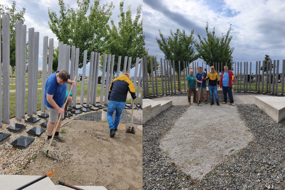 Počas brigády pripravovali okolie pamätníka na slávnostné odhalenie | Zdroj: Naše mesTTo