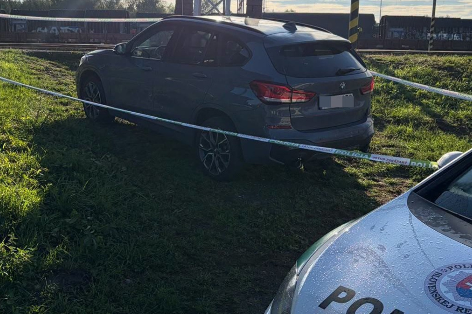 Auto hľadali pátrači a na mieste zasahovala aj polícia. | Foto: Stefan Farkas, HAKA