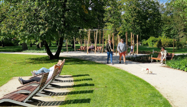 Otváranie centrálnej lúky bolo aj s piknikom či cvičením. | Foto: Piešťany