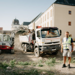 Erik Hrnčiarik počas prác | Zdroj: TRUNI