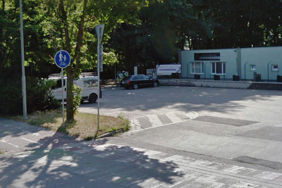 Parkovisko pred cintorínom na Kamennej ceste v Trnave. | Zdroj: Google Mapy