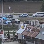 Na mieste zasahujú policajti. | Foto: Milka Paulikova, Dopravný servis - okres Piešťany a okolie