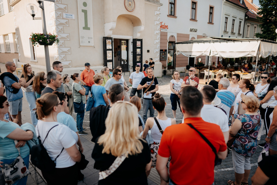 Prehliadka so začiatkom pred mestskou vežou | Zdroj: Trnava Tourism