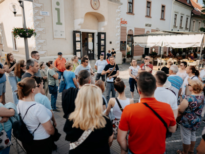 Prehliadka so začiatkom pred mestskou vežou | Zdroj: Trnava Tourism
