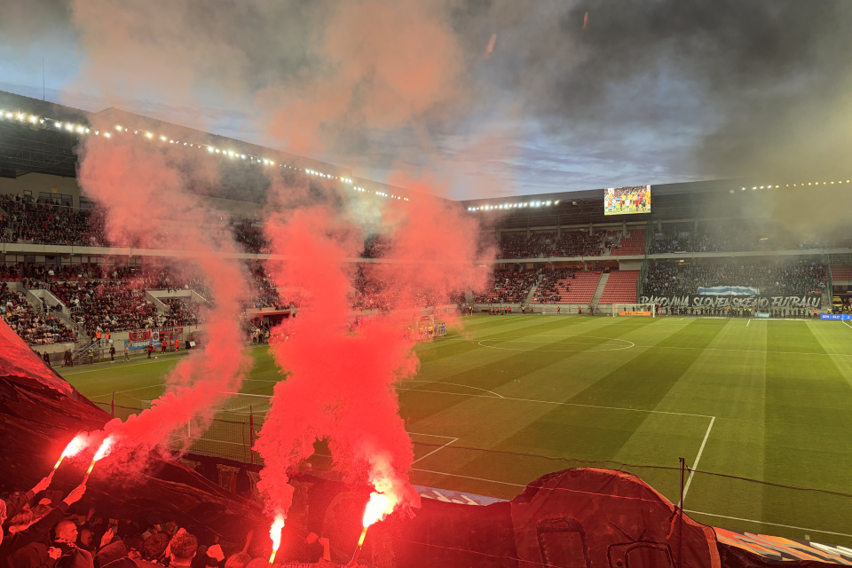 Futbalových fanúšikov bola plná Trnava | Foto: Nikola Macejová
