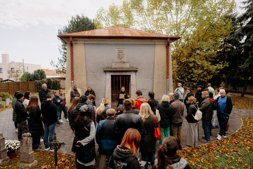 Trasa prehliadky je nenáročná, vedie prevažne rovinatým terénom | FOTO: Región Trnava