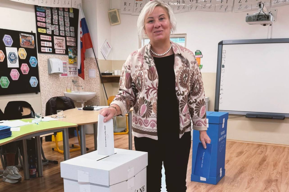 Luptáková už odvolila | Zdroj: Fb Oľga Luptáková