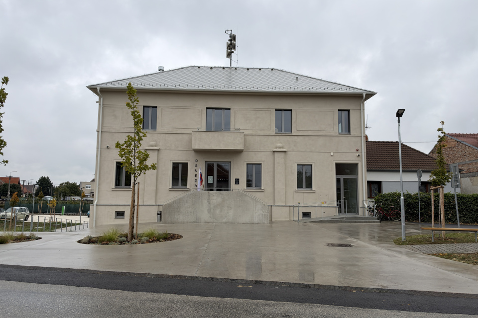 Volebná miestnosť je v budove Osvety. | Foto: Trnavské