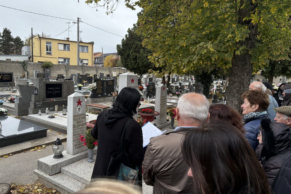 Množstvo hrobových náhrobkov si nesie špecifické symboly a výzdobu | Foto: MM, red.
