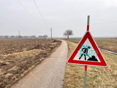 Chodník a cyklochodník Zelenečská-Hraničná popri Trnávke. | Foto: red.