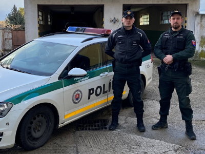 Dvojica pozorných policajtov. l Zdroj: FB Polícia Trnavský kraj