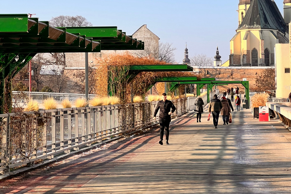 Lávka na sídlisku Družba v Trnave. | Foto: Trnavské rádio