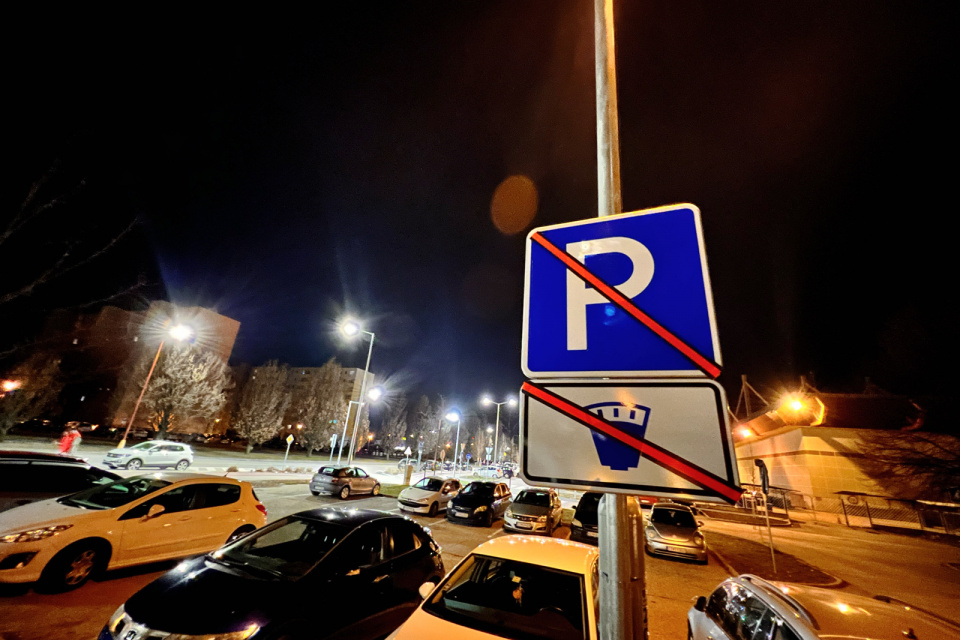 Parkovanie v novej zóne R2 na Spartakovskej ulici.  | Foto: red.