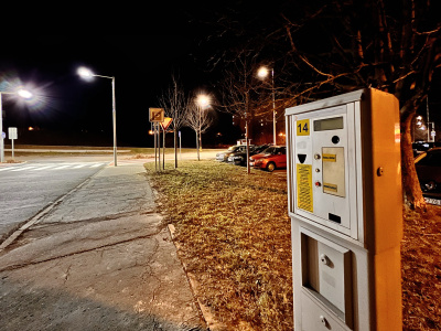 Na Spartakovskej ulici je už pripravený aj parkomat. | Foto: red.
