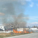 Požiar pri ceste. l Zdroj: poslucháč