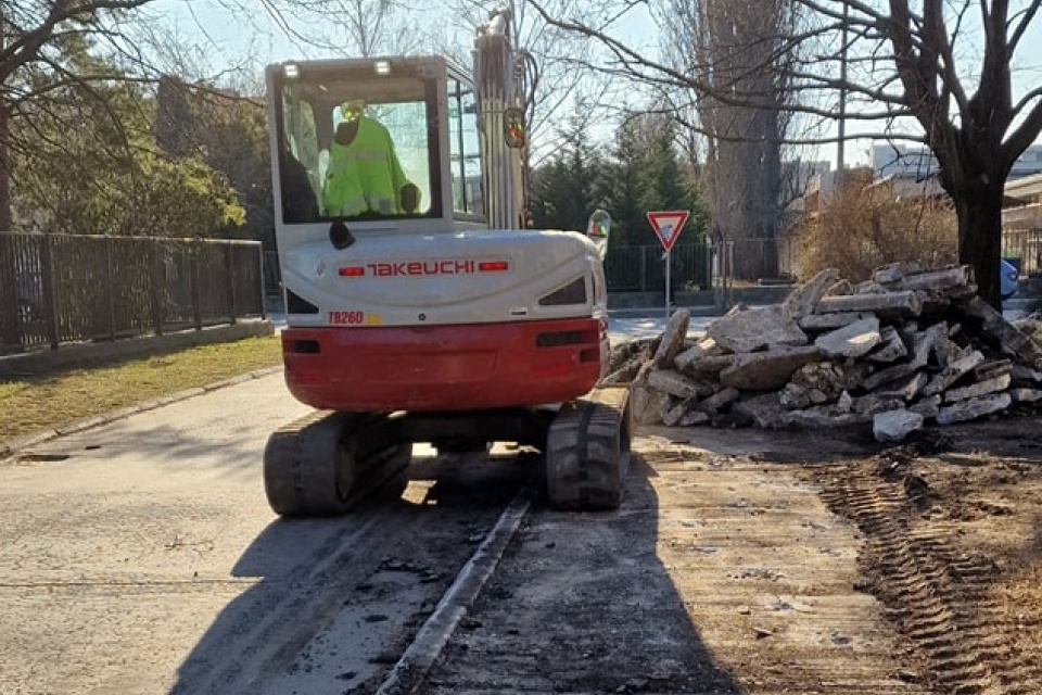 Práce obmedzujú pohyb. l Zdroj: FB PB