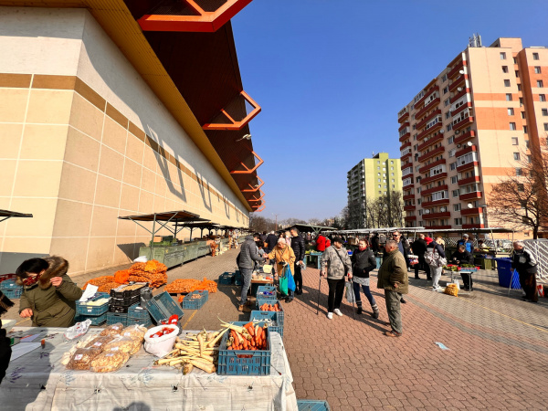 Na snímke mestský trh v Trnave, sobota 19. marca 2022: | Foto: red