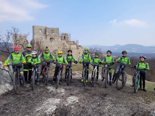 Sústredenie malých cyklistov pod hradom Hrušov | Cyklistický klub Olympik Trnava, Facebook