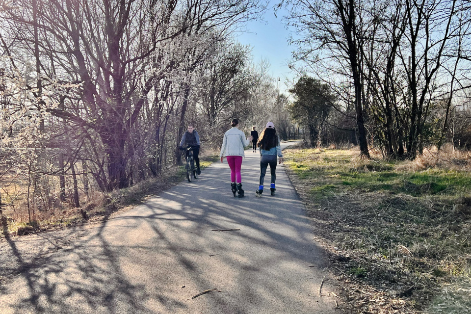 Cesta popri bývalom železničnom depe. | Foto: red.
