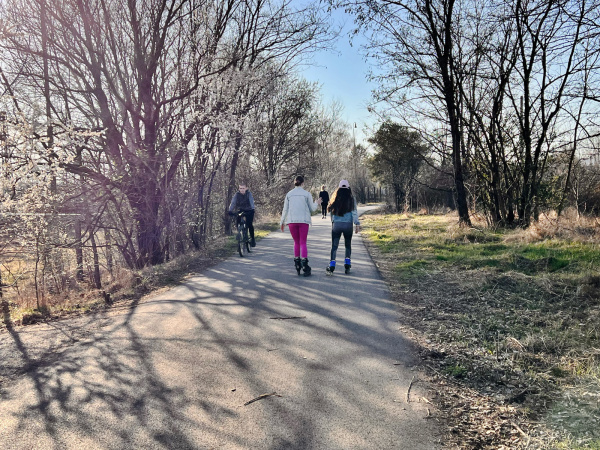 Cesta popri bývalom železničnom depe. | Foto: red.