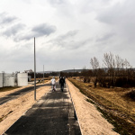 Cyklotrasu smerom k železničnému mostu už využívajú peší. | Foto: Pavol Holý