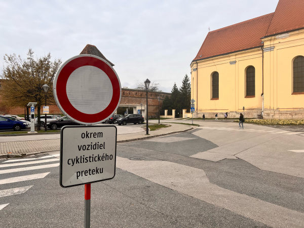 Dopravné značenie v centre Trnavy pribudlo už v piatok. | Foto: red.