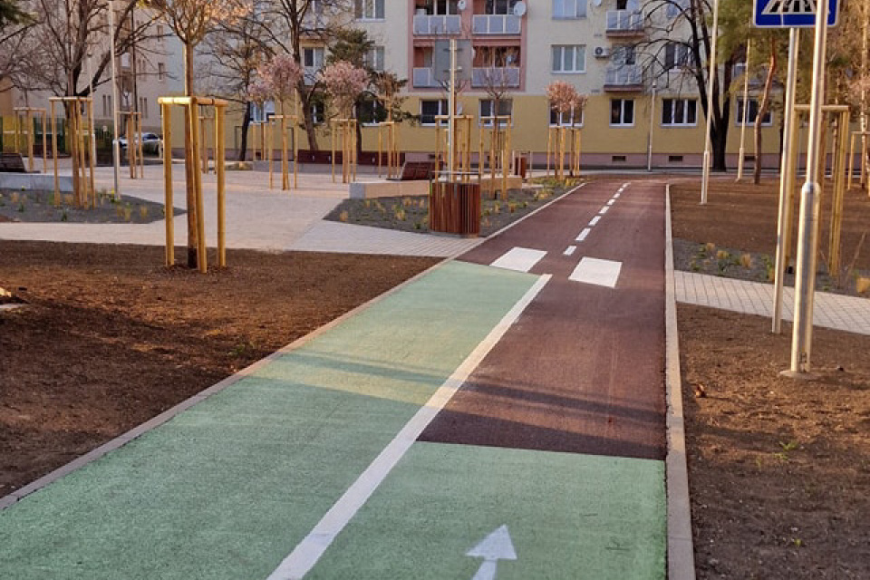 Na snímke vynovený vnútroblok na Hospodárskej. | Zdroj: trnava.sk