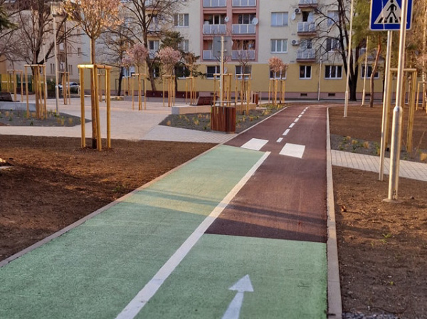 Na snímke vynovený vnútroblok na Hospodárskej. | Zdroj: trnava.sk