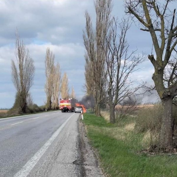 Trnavskí hasiči likvidujú požiar | Foto: Lo La, Facebook