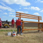 Takto lavičku stavali. l Zdroj: seredsity.sk