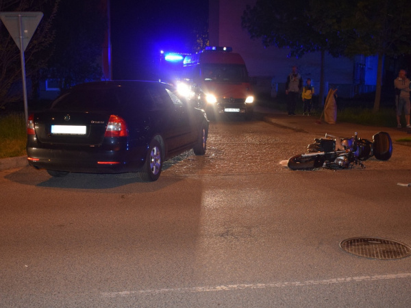 Nehoda motocyklistu v Trnave. l Zdroj: TS