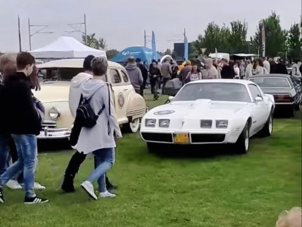 Zraz veteránov pri obchodnom centre The Mall Trnava | Zdroj: red.