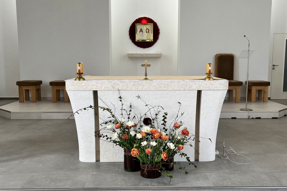 Nový oltár v kostole. l Zdroj: SDB