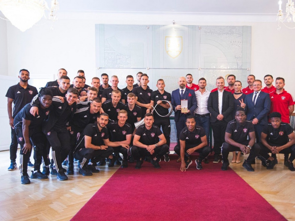 Tím, trofej a primátor. l Zdroj: Mesto Trnava