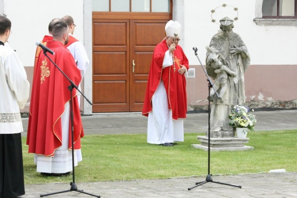 Požehnanie sochy. l Zdroj: ABU