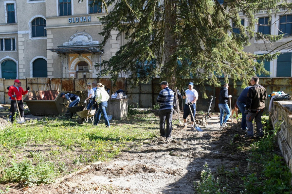 V Piešťanoch revitalizujú fontánu pred hotelom Slovan. | Zdroj: Mesto Piešťany