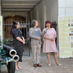 Na snímke riaditeľka Júlia Ragačová (vpravo) a Katarína Boledovičová, vedúca odd. spracúvania archívnych dokumentov. | Foto: Trnavské rádio