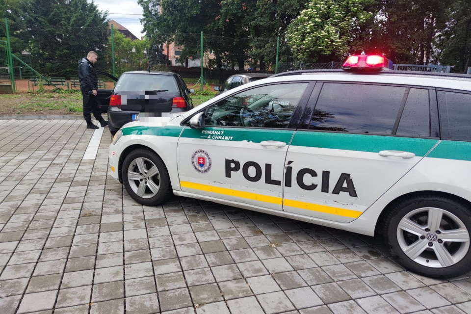 Záber z parkoviska, kde ženu chytili. l Zdroj: KR PZ TT