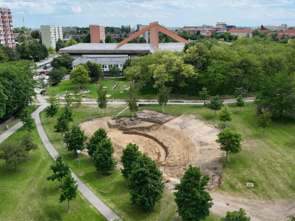 Medzi blokmi bude v budúcnosti park. l Zdroj: FB PB 