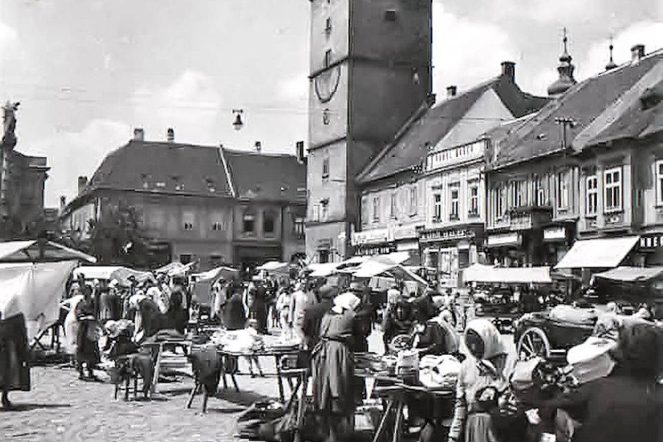 Trhy na Trojičnom námestí začiatkom 20. storočia. | Zdroj: ZSL múzeum