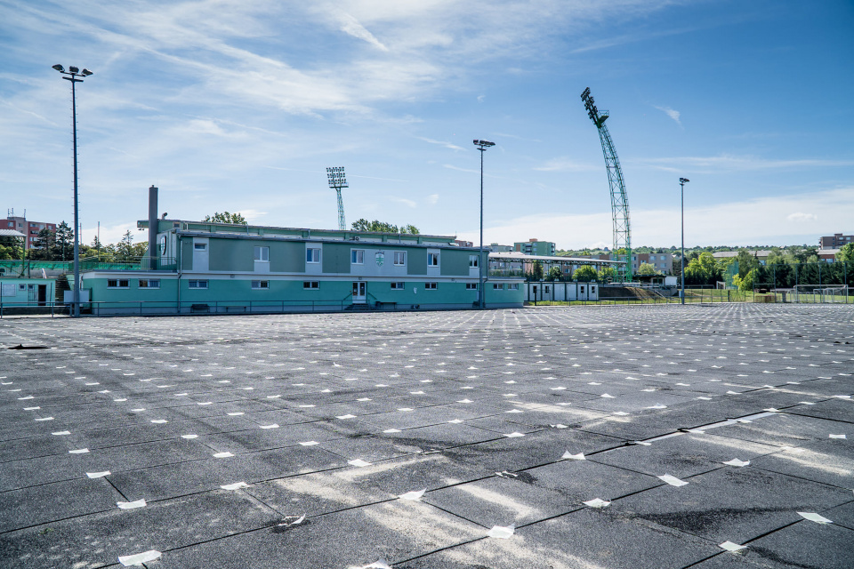 Výmena trávnika. | Zdroj: Mesto Skalica / Fb