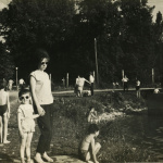 Kúpanie na hornom rybníku v Kamennom mlyne v roku 1964. l Zdroj: ZsM