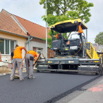 Cesta dostáva nový povrch. l Zdroj: Mesto Hlohovec