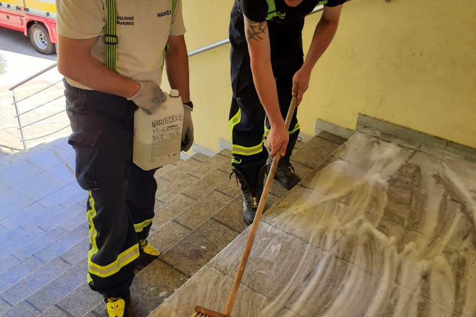 Dobrovoľní hasiči v akcii | Foto: DHZ Jaslovské Bohunice