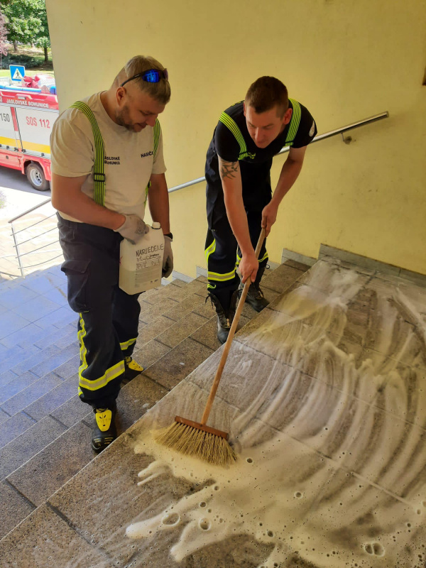 Dobrovoľní hasiči v akcii | Foto: DHZ Jaslovské Bohunice