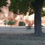 Požiar na Prednádraží v Trnave zachytený na snímke po príjazde hasičov. | Zdroj: Zoltán Takács, HaZZ