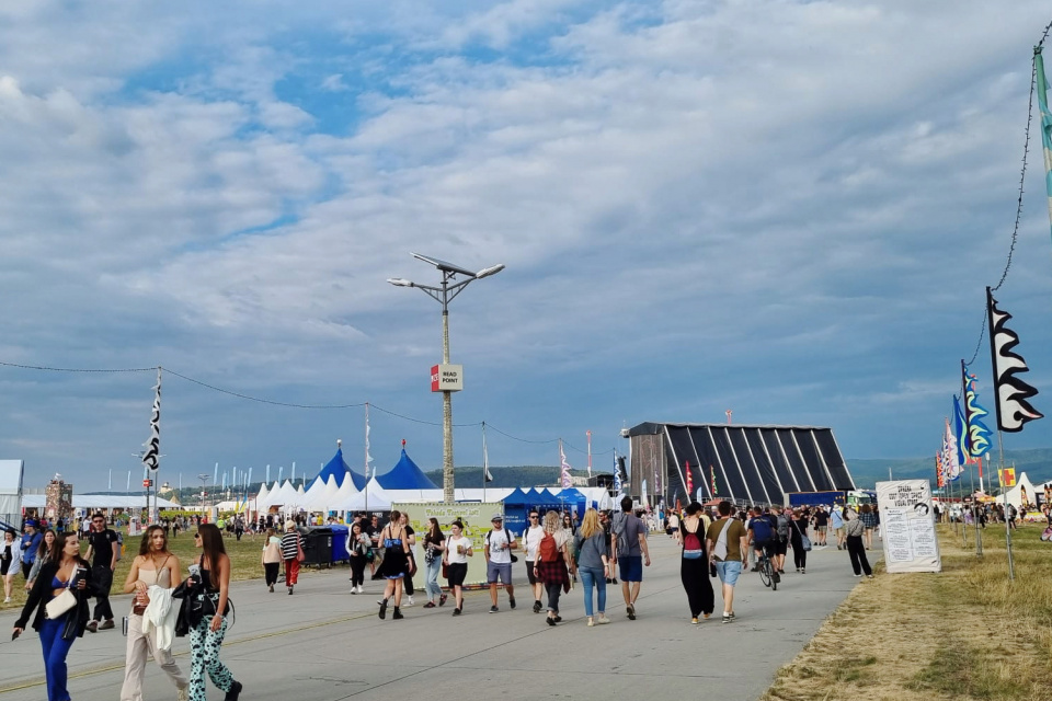 Prví návštevníci na festivale (štvrtok 7. júla 2022). | Foto: red.