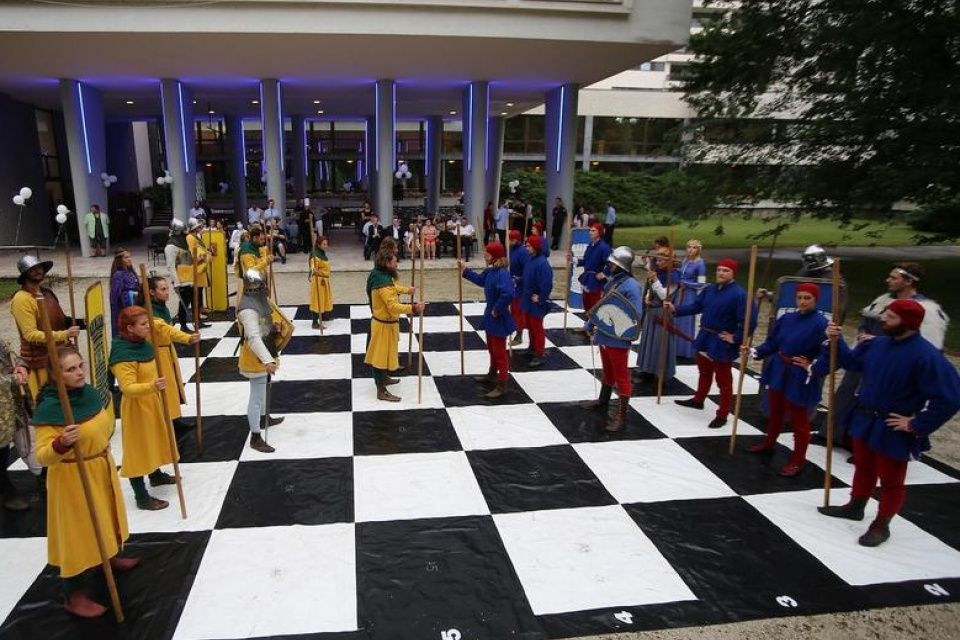 Živý šach prilákal desiatky divákov. l Zdroj: PIC