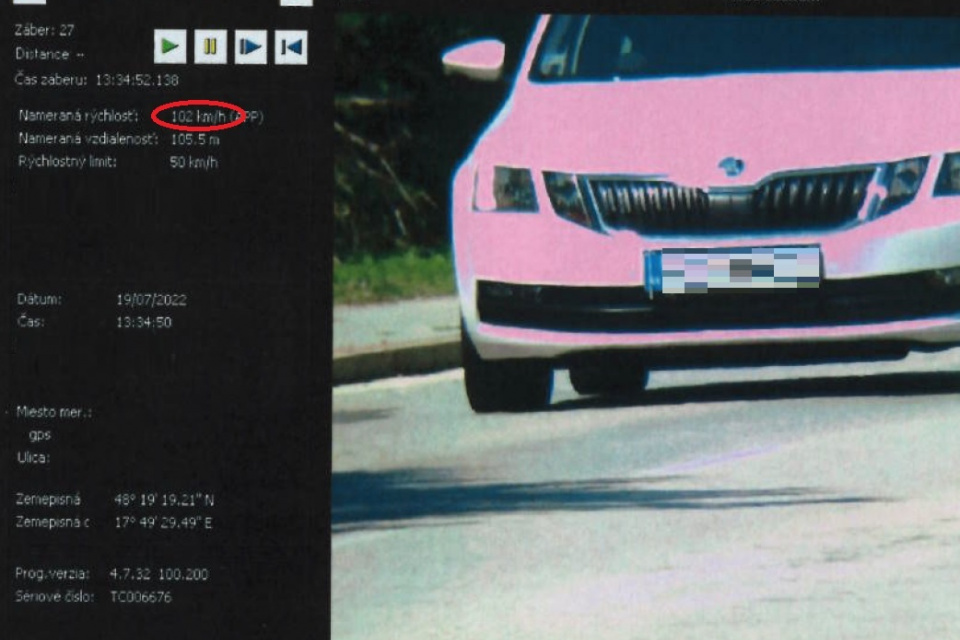 Policajti majú aj obrázok na pamiatku. l Zdroj: TS
