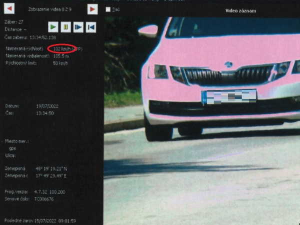 Policajti majú aj obrázok na pamiatku. l Zdroj: TS